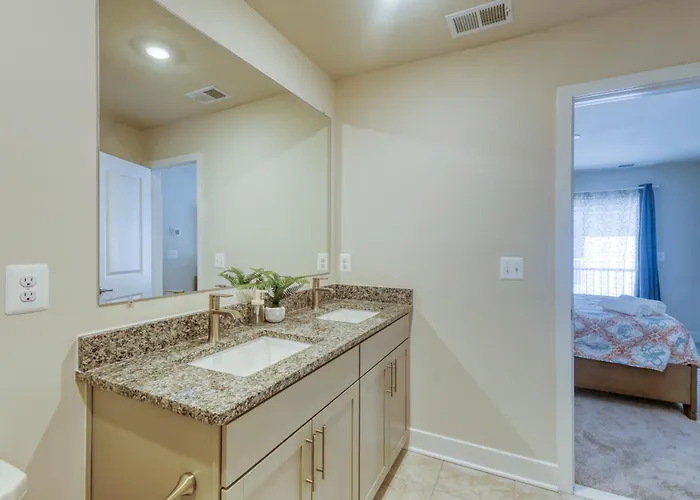 5-star Family Escape - Pool, Garage & Prime Location - Sleeps 10 Ocean City