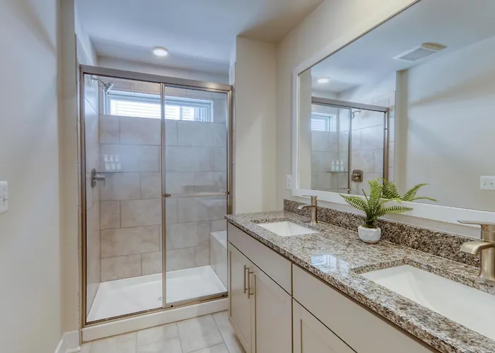 5-star Family Escape - Pool, Garage & Prime Location - Sleeps 10 Ocean City