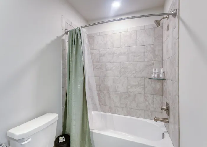5-star Family Escape - Pool, Garage & Prime Location - Sleeps 10