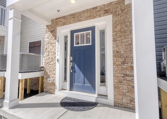 5-star Family Escape - Pool, Garage & Prime Location - Sleeps 10