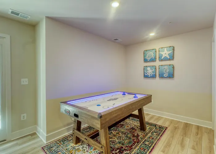 5-star Family Escape - Pool, Garage & Prime Location - Sleeps 10